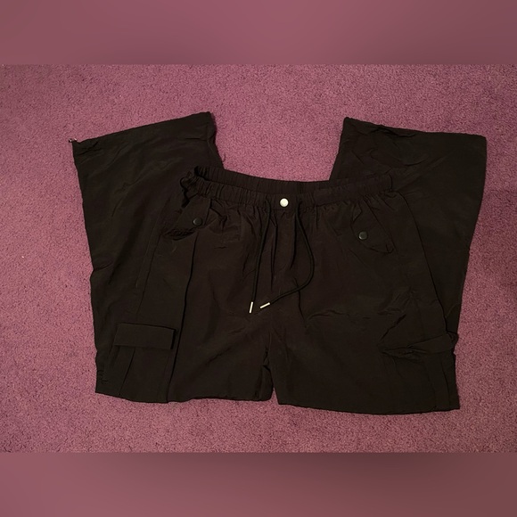 100% polyester black cargo pants in 2XL - Picture 2 of 6